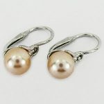 Stříbrné náušnice s perlou S45-006